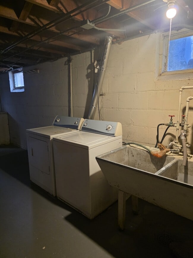 Building Photo - 3439 Cleveland St NE