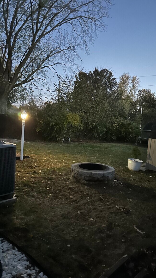 Building Photo - 3219 SW 8th Ave