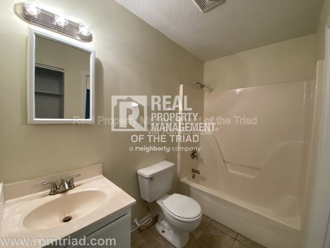 Building Photo - 410 Boyd St