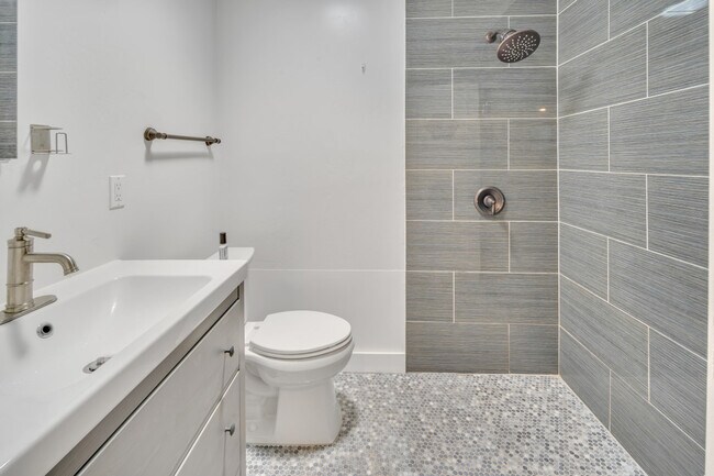 Building Photo - 4129 Vermont St