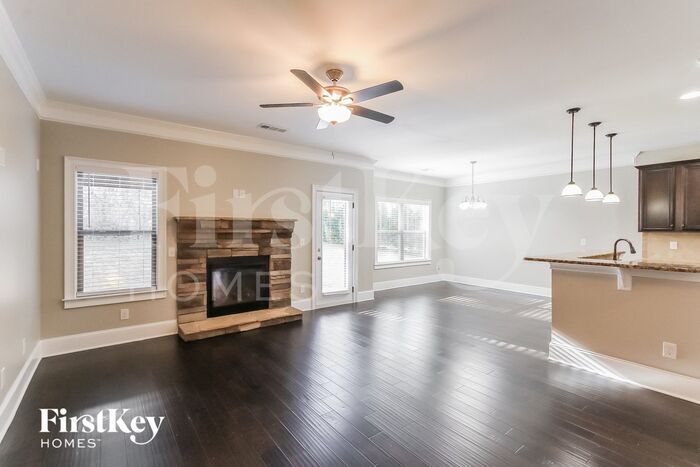 Building Photo - 659 Silver Oak Dr