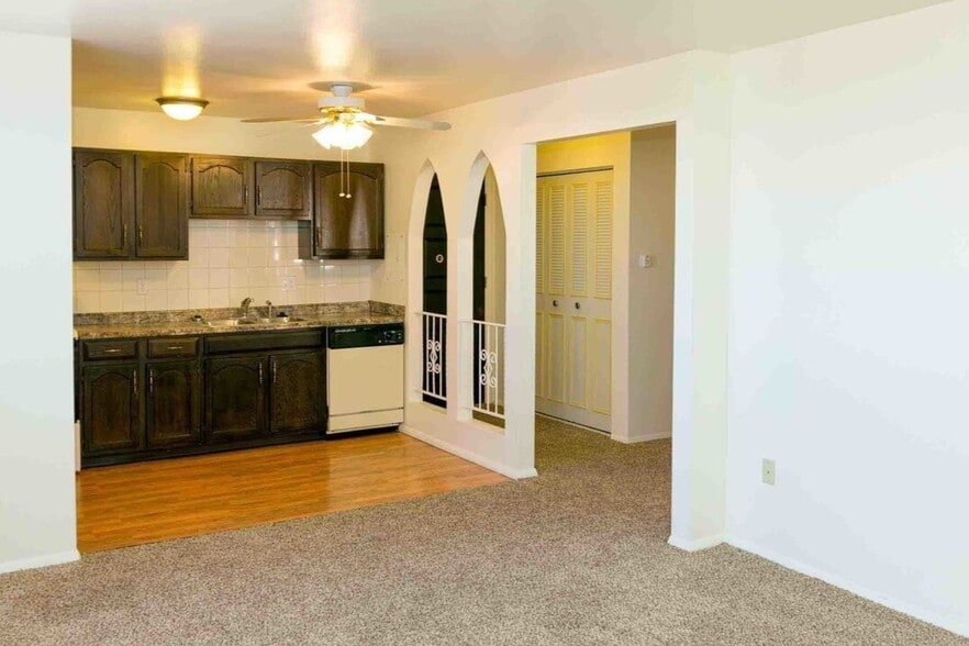 Primary Photo - Stardust Plaza Apartments