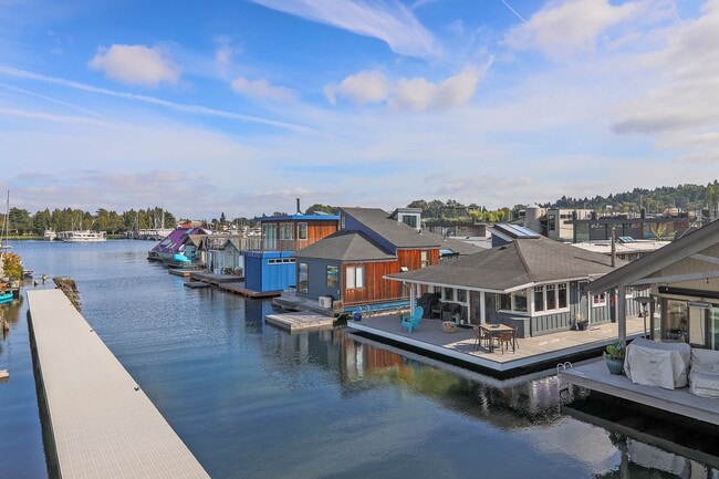 Building Photo - Portage Bay Floating Home