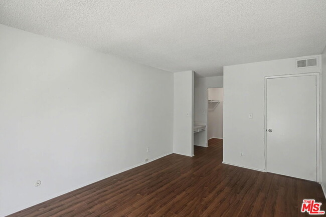 Building Photo - 1340 S Beverly Glen Blvd