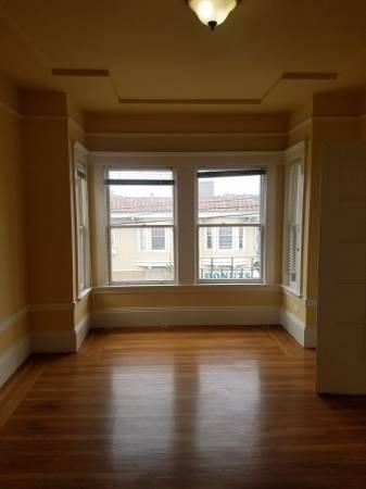 Building Photo - 2 bedroom in San Francisco CA 94121
