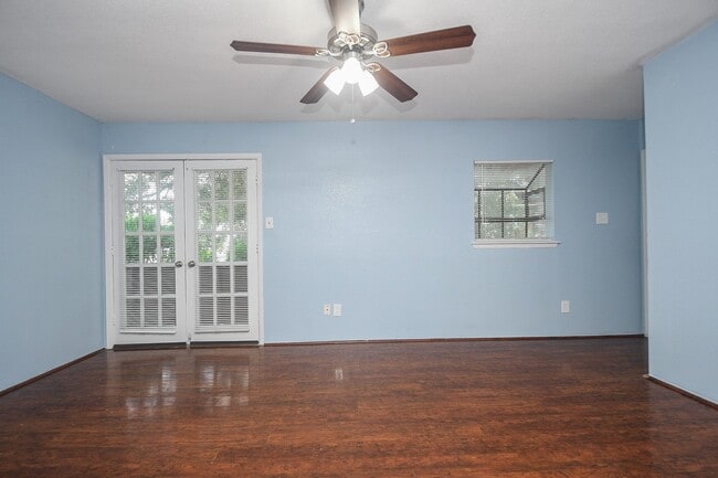 Building Photo - 10603 S Wilcrest Dr