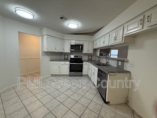 Building Photo - 1203 W Austin St
