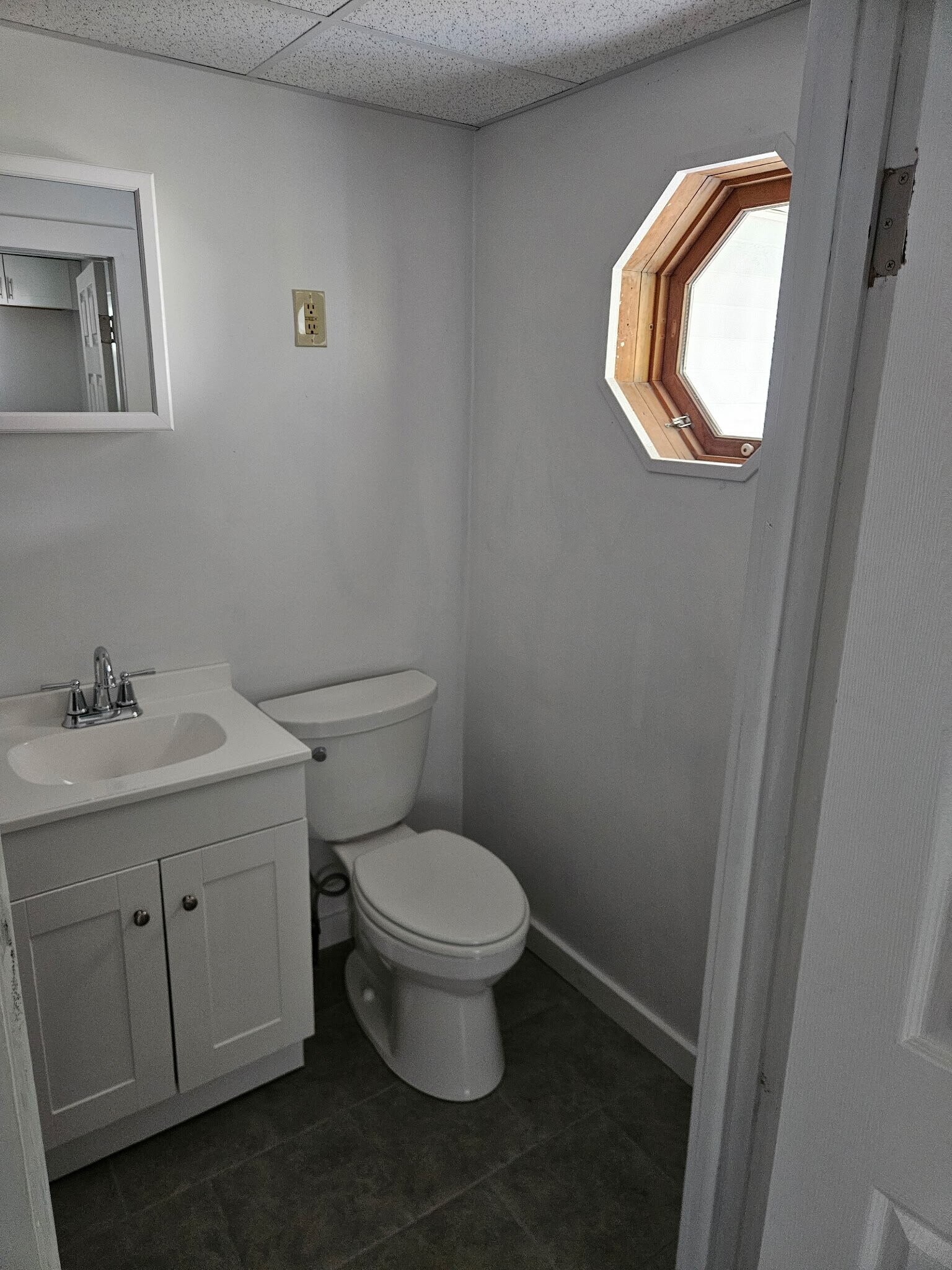 Building Photo - 301303-303 Summerhill Ave