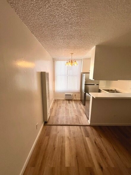 Building Photo - 1260 Beachwood Dr