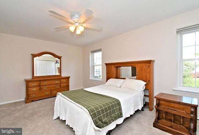 Building Photo - 2489 Hillendale Dr