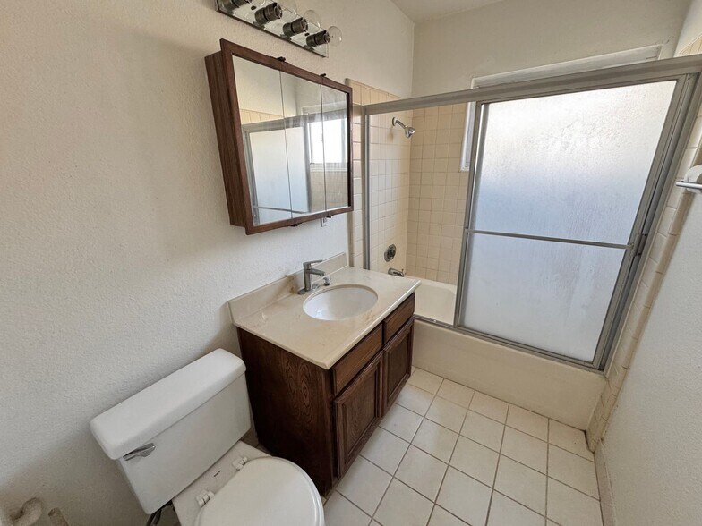 Building Photo - 1444 Centinela Ave