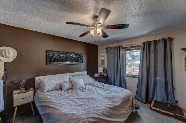 Building Photo - 4025 Wild Flower Dr