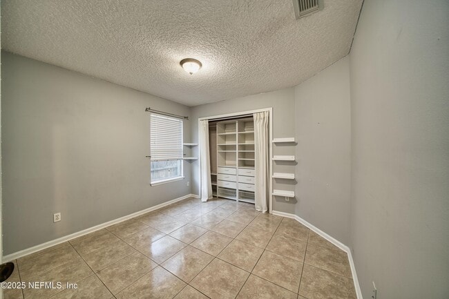 Building Photo - 185 Hawthorn Hedge Ln