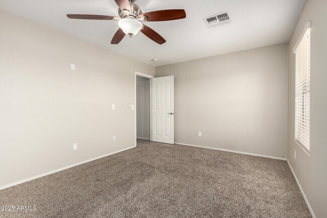 Building Photo - 4122 E Palm Beach Dr