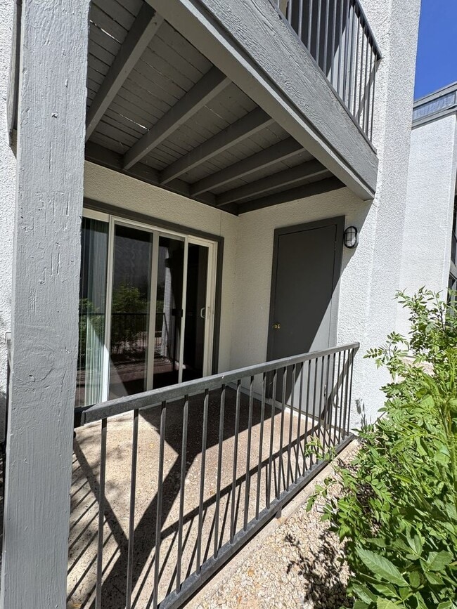 Building Photo - Melrose District 2 Bed Condo - Half Off First and Second Month