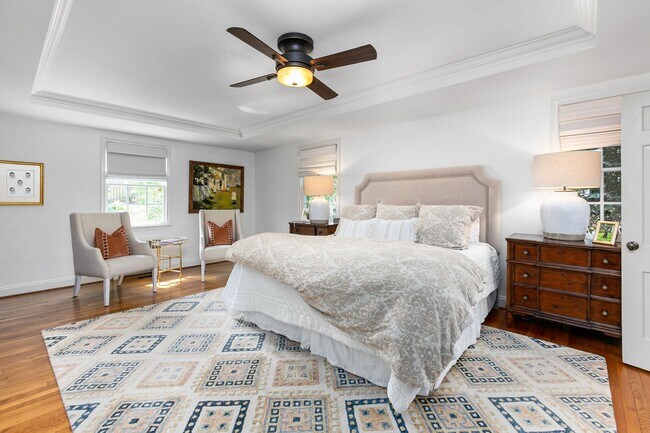 Building Photo - Stunning Irving Park 4 bedroom, 4 bathroom home in Greensboro!