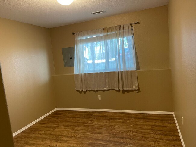 Building Photo - KU3-Osage Duplex 3