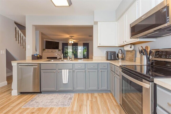 Building Photo - 14123 Trouville Dr