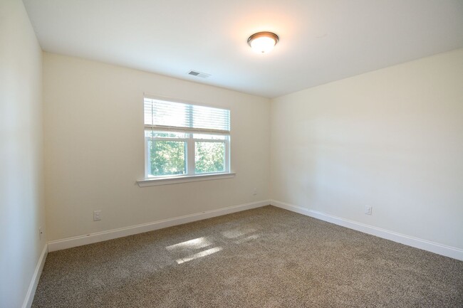 Building Photo - Beautiful 3 Bedroom + Flex Room in Gated Community of Mimosa Bay