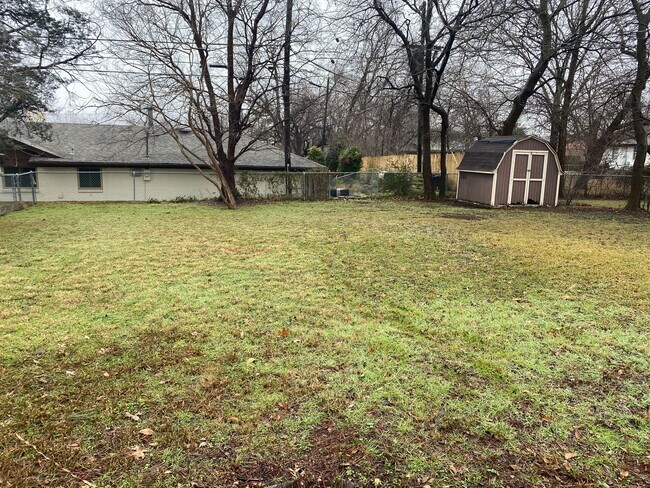 Building Photo - 1211 Blanton Pl