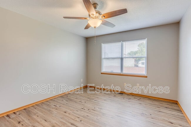 Building Photo - 1028 E Karla Ct