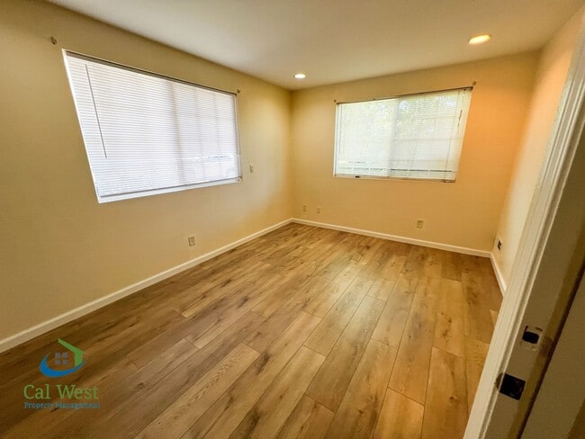 Building Photo - $5800 - Spacious 5 Beds 4 baths with large...