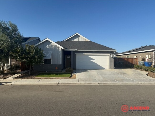 Primary Photo - Beautiful home located in the heart of Shafter!