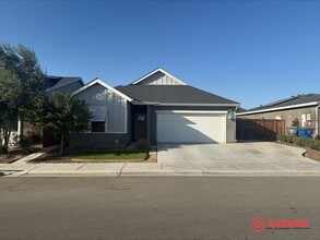 Building Photo - Beautiful home located in the heart of Sha...