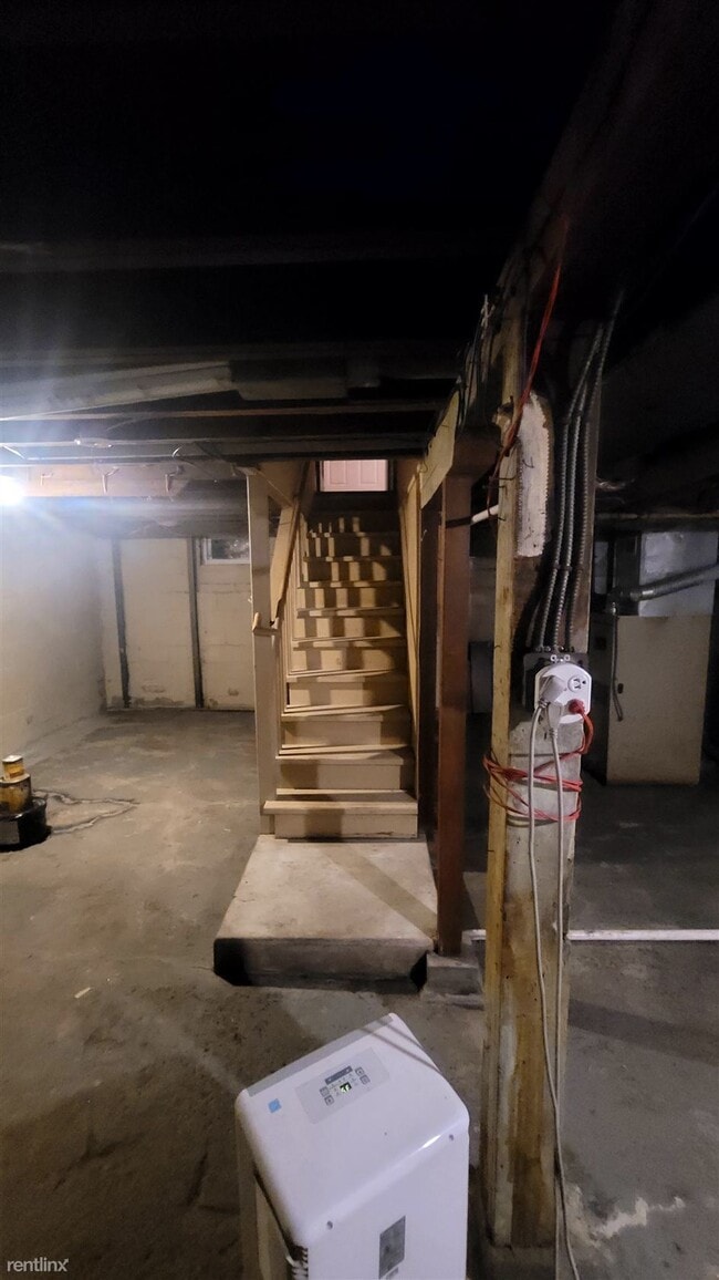 Building Photo - 2 br, 1 bath Townhome - 401 North Dewey St...