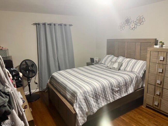 Building Photo - 723 Thomas St