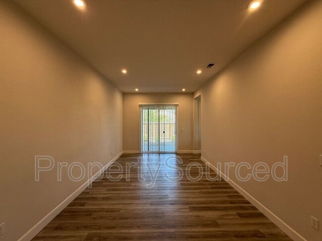 Building Photo - 614 Madrone St