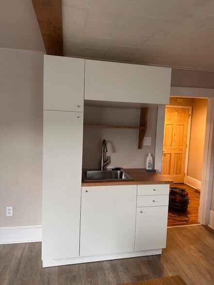 Building Photo - 613 E 3rd St