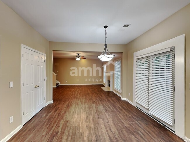 Building Photo - 1584 Silver Ridge Dr