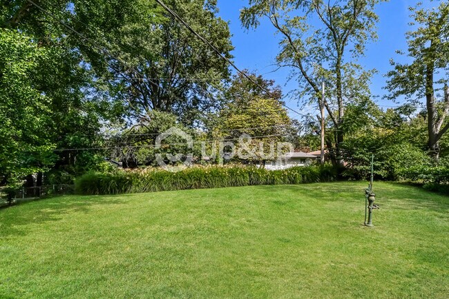 Building Photo - Fantastic 3bd/1.5ba home! Coming soon!
