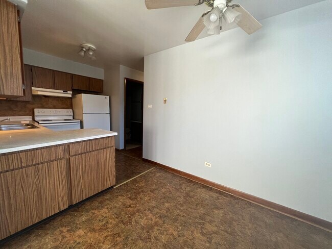 Building Photo - 17754 Rosewood Dr