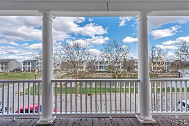 Building Photo - 5044 Arpent St