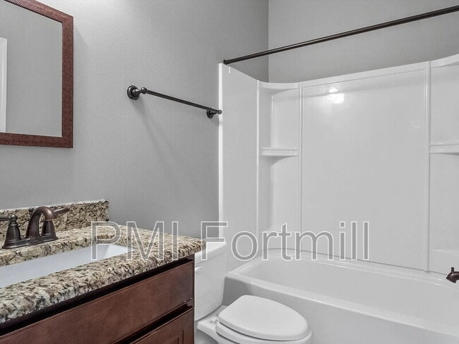 Building Photo - 5045 Fenwick Ct