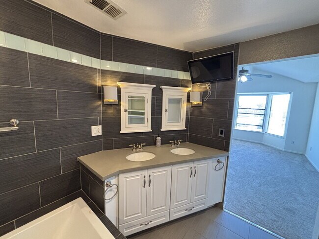 Building Photo - "Charming 3-Bed Home with Fireplace & Pool...