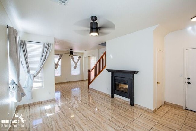 Building Photo - Gorgeous 3Bdm 2.5Ba Two-Story Home in Squi...