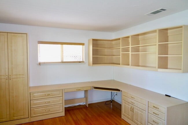 Building Photo - Third-Acre of Serenity