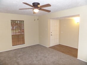 Building Photo - 14611 Leacrest Dr