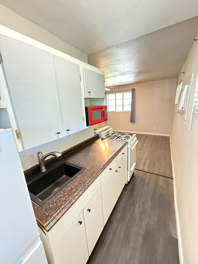 Building Photo - 825 N 2nd Ave