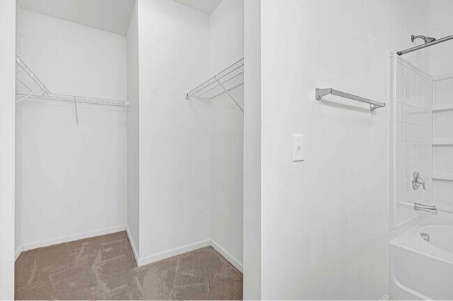 Building Photo - 112 Davenport Dr