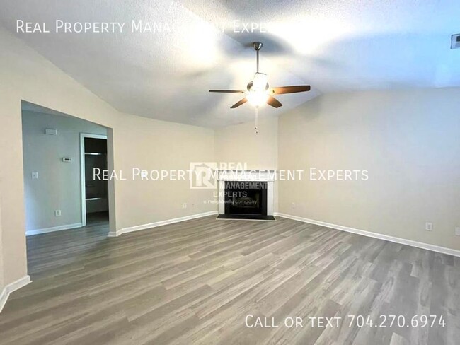 Building Photo - Desirable 2 Bedroom, 2 Bathroom Townhome r...