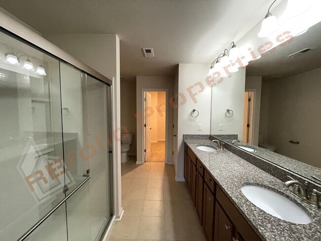 Building Photo - Beautiful 3 Bedroom, 2.5 Bathroom Townhome...