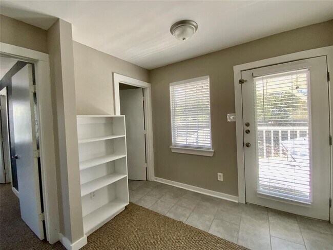 Building Photo - 2704 Palomino Dr