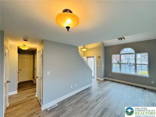 Building Photo - 2274 Briarwood Dr