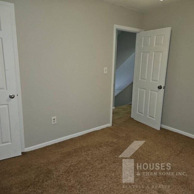 Building Photo - 28 Shore Dr