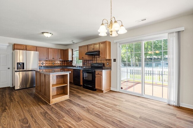 Building Photo - Recently Renovated 3 Bedroom Home in North...