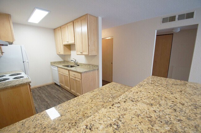 Building Photo - Pinto Suite